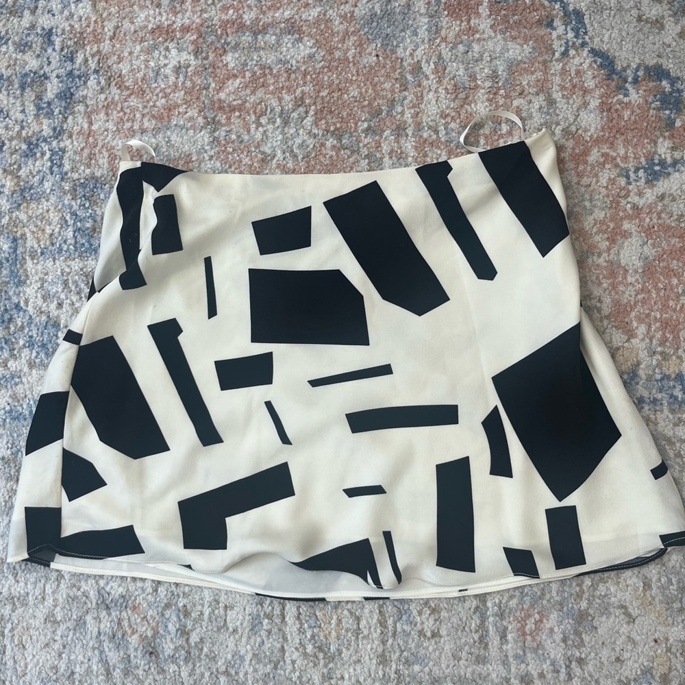 Chic Black and White Geometric Skirt